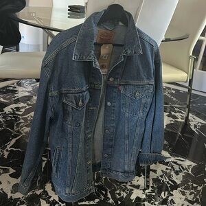 Levi’s baggy trucker jean jacket